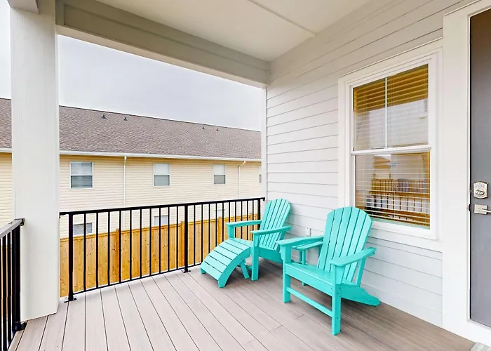 Holiday home New Near The With On-site Pool Hot Tub Private Balcony & W&d