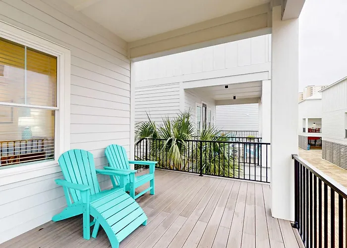 New Near The With On-site Pool Hot Tub Private Balcony & W&d Holiday home *