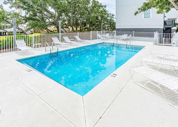 New Near The With On-site Pool Hot Tub Private Balcony & W&d *
