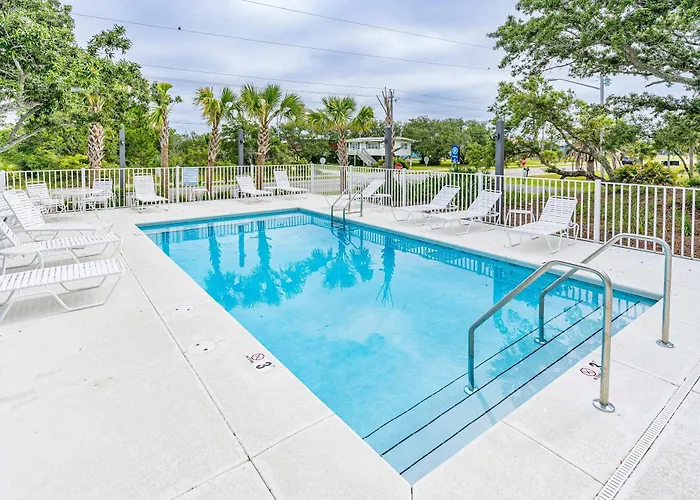 Holiday home New Near The With On-site Pool Hot Tub Private Balcony & W&d *